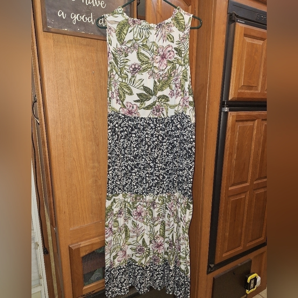 Kaktus Floral and Black Patterned Multi-print Sleeveless Dress In A Size XXL. - Picture 10 of 10